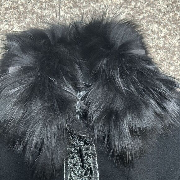 St. John Cashmere and Fox fur trim Coat - Picture 7 of 15